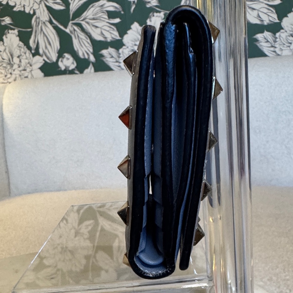 Valentino Garavani Authentic Blue Wallet with Gold Studs Full Inclusion - Picture 6 of 16